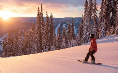 Sun Peaks Resort - Snowboarder