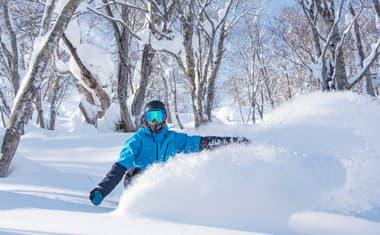 Powder Skiing at Hanazono
